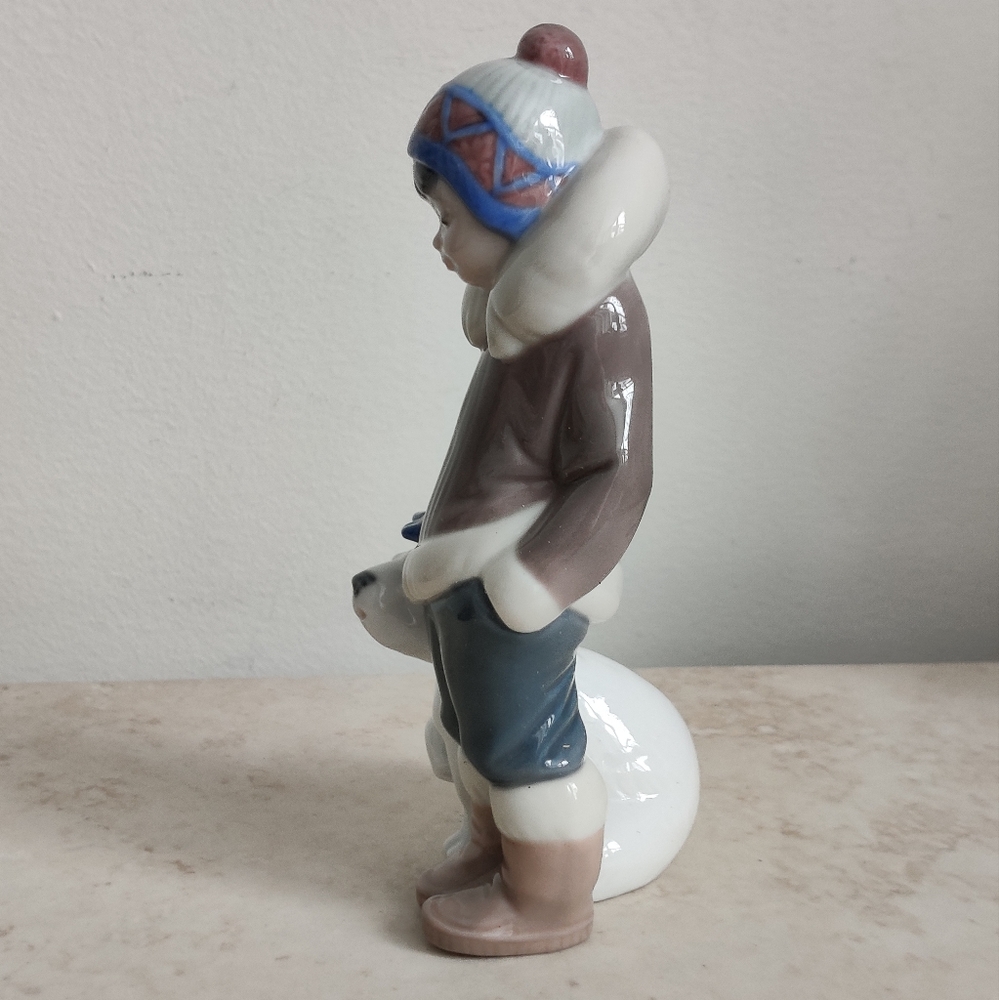Lladro "Eskimo Riders" Inuit Boy with a cub Porcelain Figurine - Picture 8 of 14